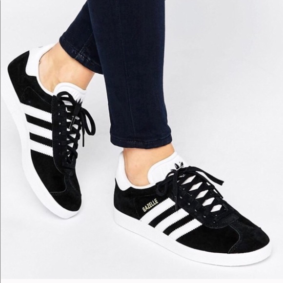 women's all black gazelles